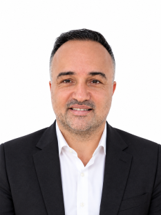 Portrait d’Omer Korkut, directeur financier.