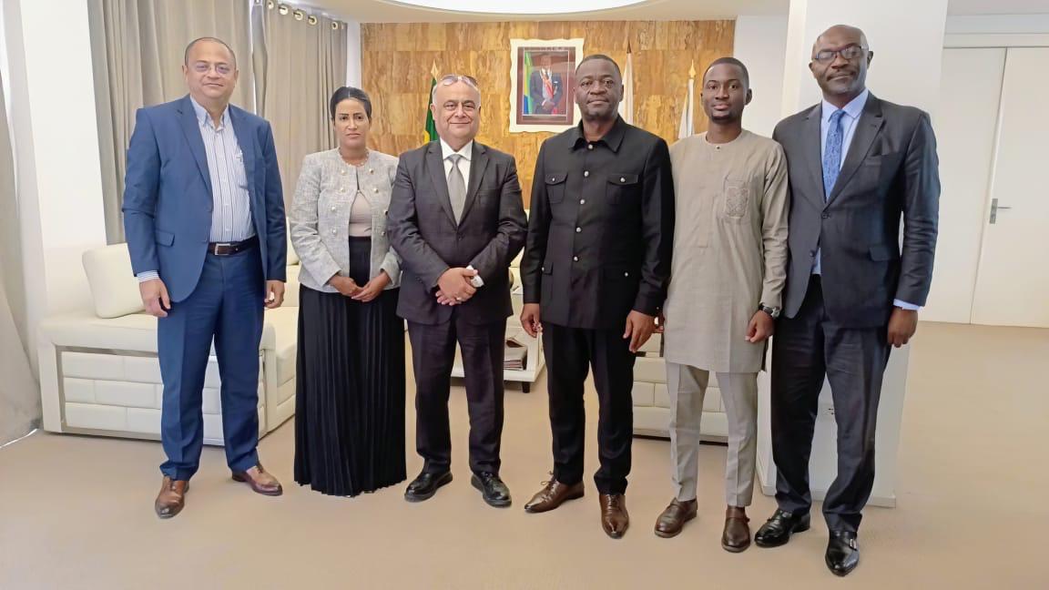 Working session at Libreville City Hall.