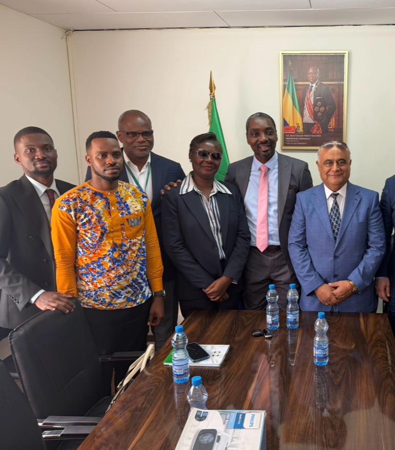 Séance de travail à Libreville, au Gabon.